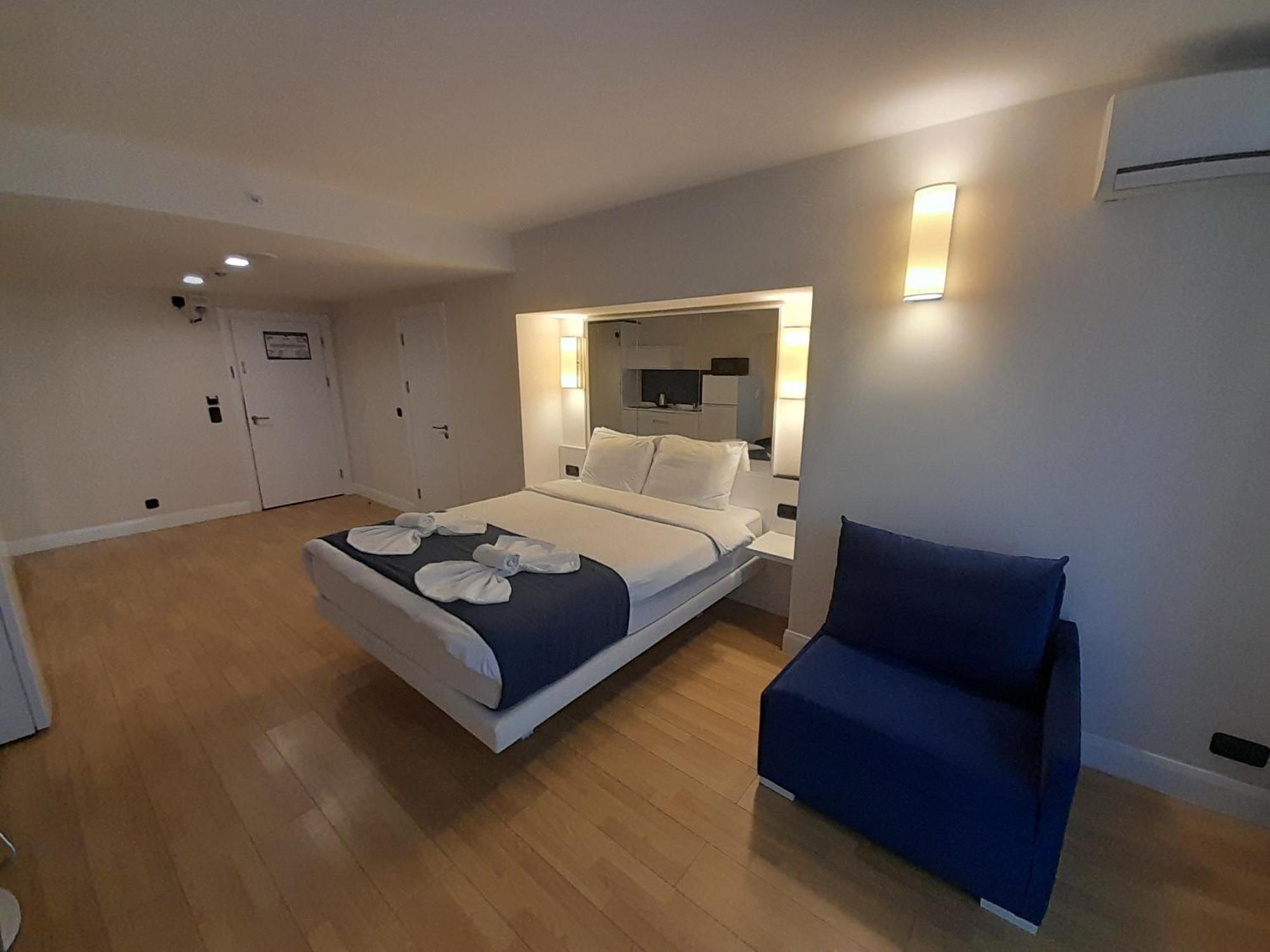 Smart Aparthotel Orbi City Batumi Exterior photo
